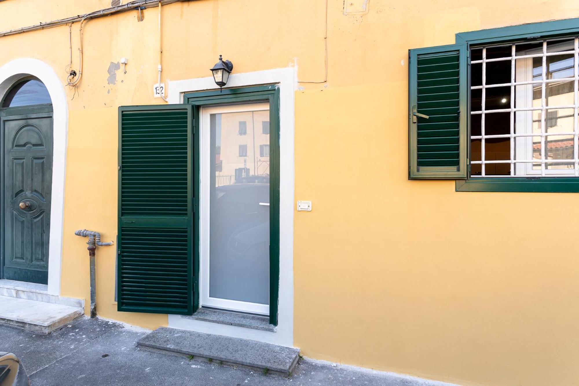 Livorno Yellow Apartament Near The Sea エクステリア 写真